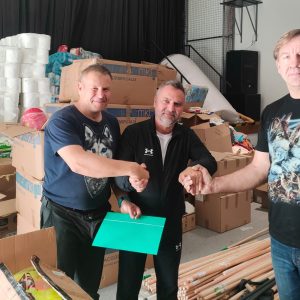 Przekazujemy dary dla powodzian w Stroniu Śląskim. Fot. Archiwum Fundacji Chrześcijańskiej "Adullam"