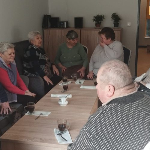 Seniorzy z Dziennego Domu Pomocy "Pomocna dłoń" prowadzonego przez Adullam. Fot. Iwona Noga
